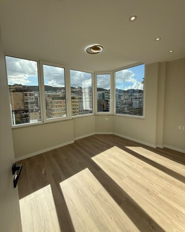Apartament 1+1 per shitje, Komuna e Parisit !