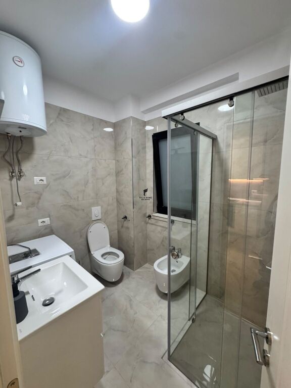 APARTAMENT ME QERA 1+1 21 DHJETORI 75.000 LEKE FH-98837