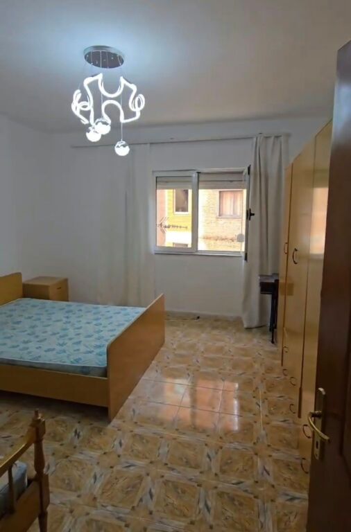 Shitet apartament 1+1 tek Rruga Myslym Shyri , prane Shkolles Faik Konica .