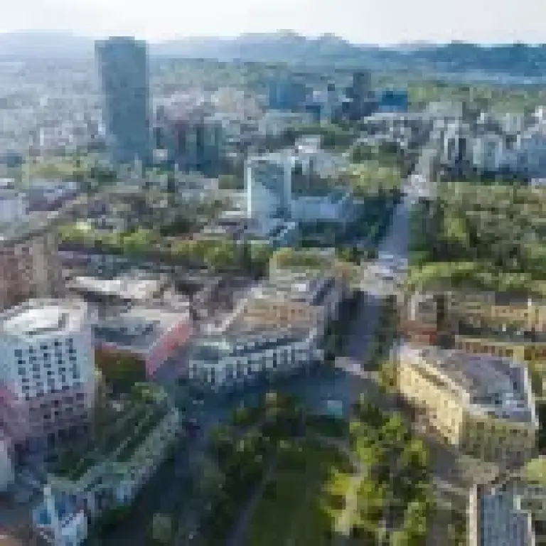 Shtëpi private e mobiluar me 2 dhoma gjumi me qira në Ali Demi, Tiranë | Oborr privat dhe parkim