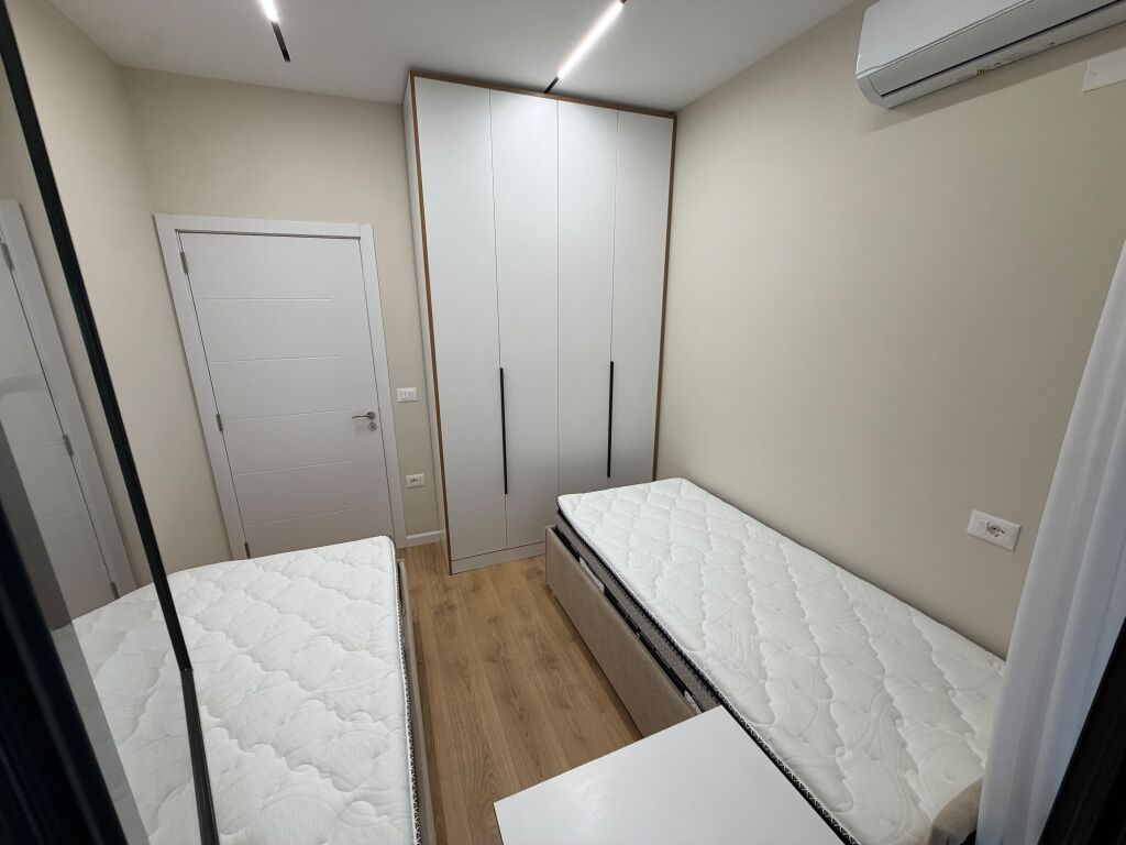 Shitet apartament 2+1 tek Rruga 5 Maji