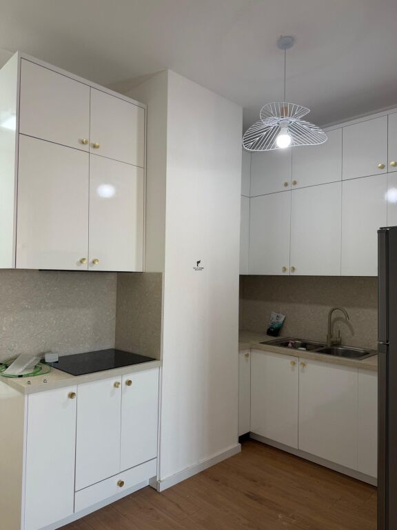 ZYRE ME QERA 100 M2 RRUGA E BARRIKADAVE 90.000 LEKE FH-98828