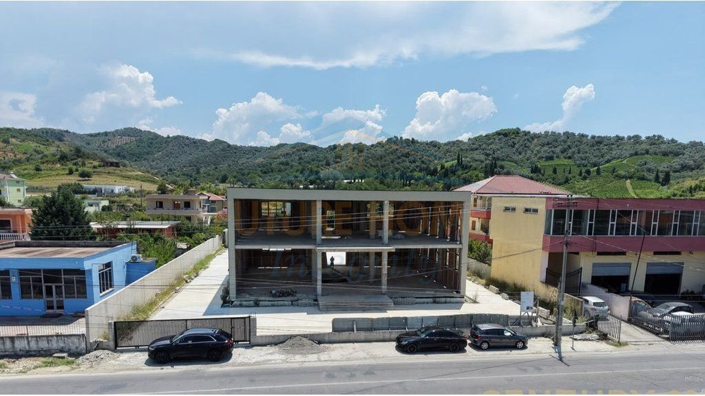 In vendita, edificio multifunzionale di 3 piani, Vorë, Tirana.