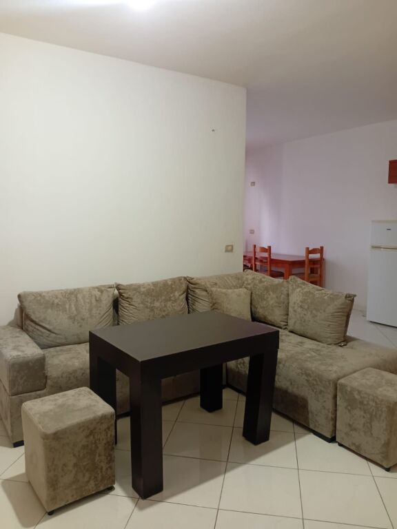 Apartament me qera