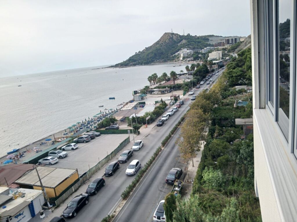 Jepet apartament me qera 3+1 pamje ballore deti