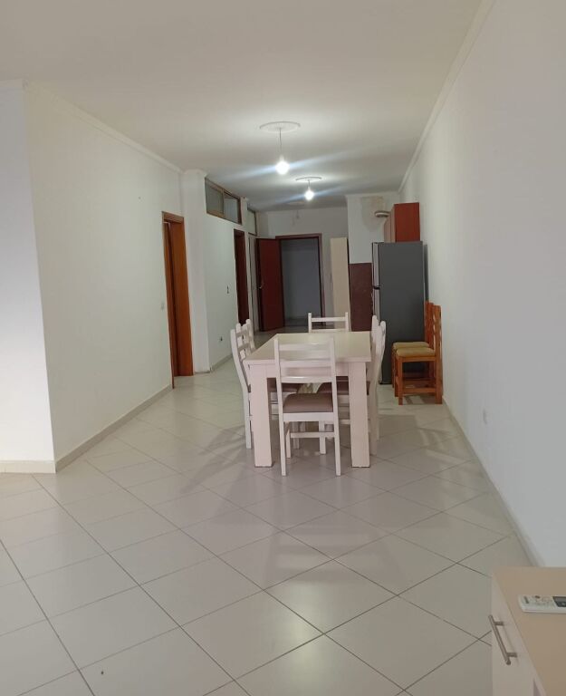 Apartament me qera