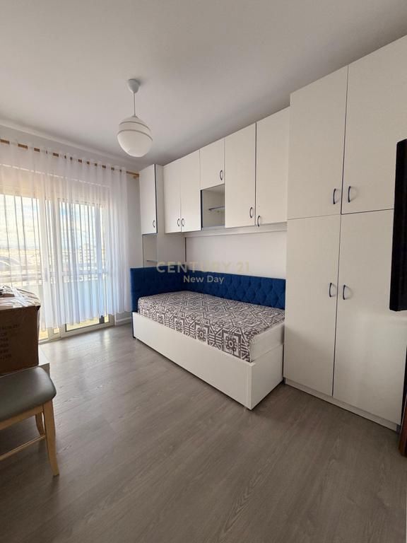 Apartament 3+1+2 Tualete + 2 Ballkone Me Qira në Qender te Durrësit - 1100€ | 150 m²