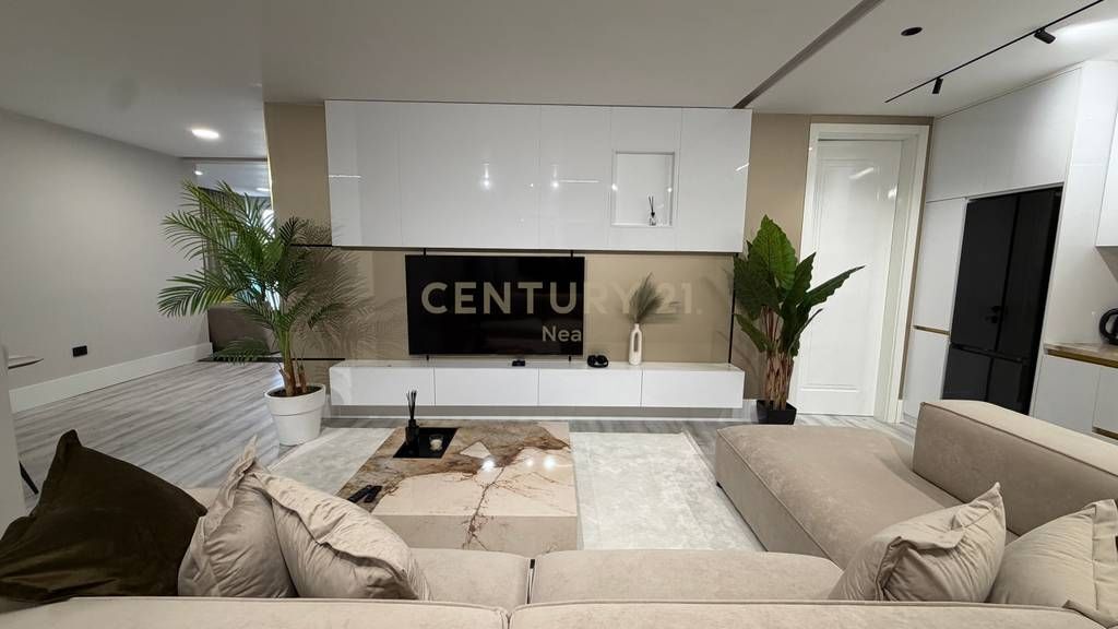 SUPER APARTAMENT 2+1 ME QIRA NE BLLOK