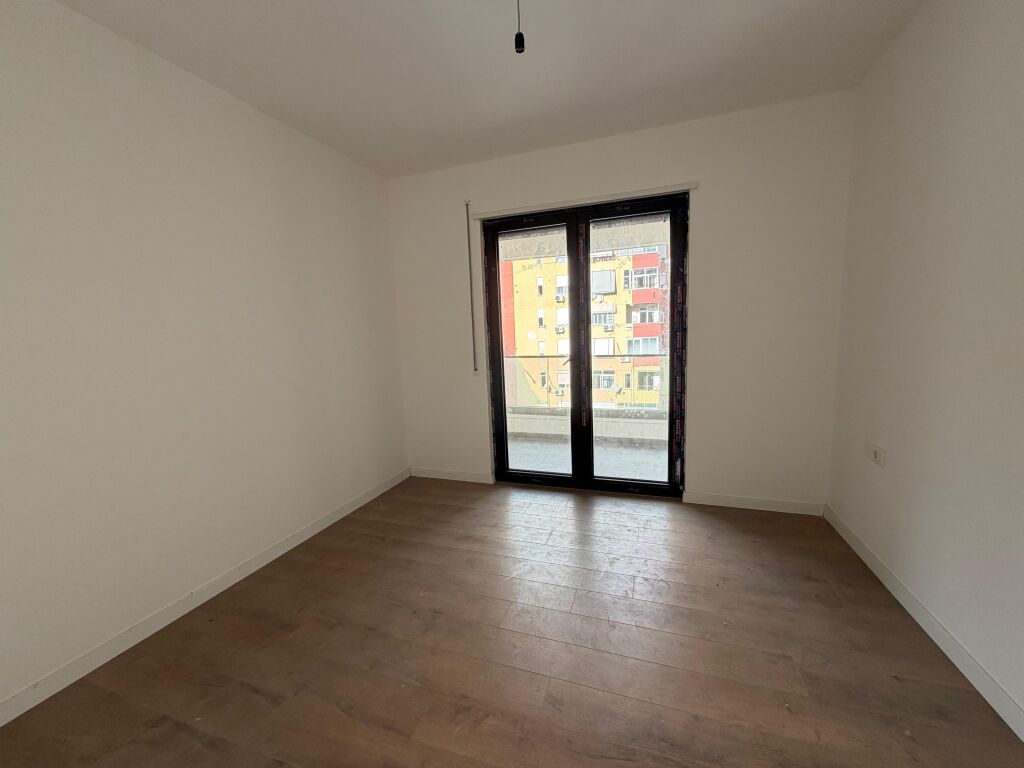 VENDESI APPARTAMENTO 2+1+2 COMUNE DI PARIGI
