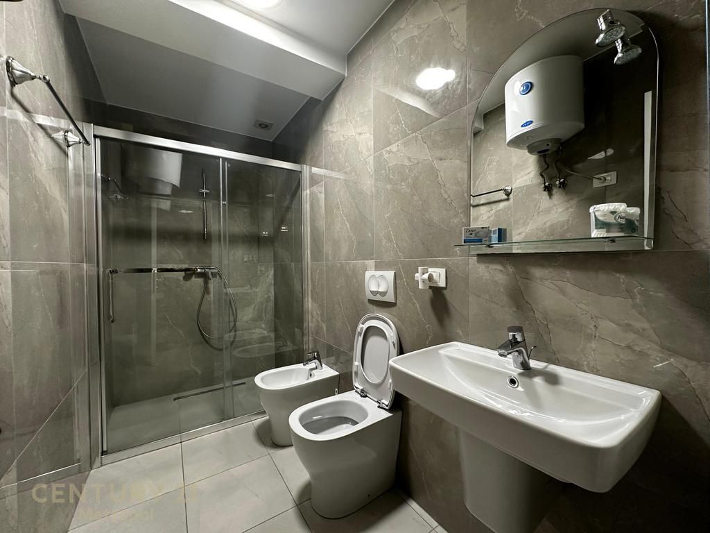 APPARTAMENTO 2+1+2 CON CABINA ARMADIO IN AFFITTO – FIORE DI BOSCO 870 € /Mese 80,000 Lekë /Mese