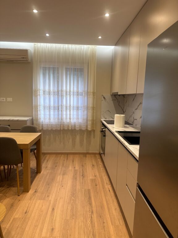 Apartament 2+1 me qera tek Garda