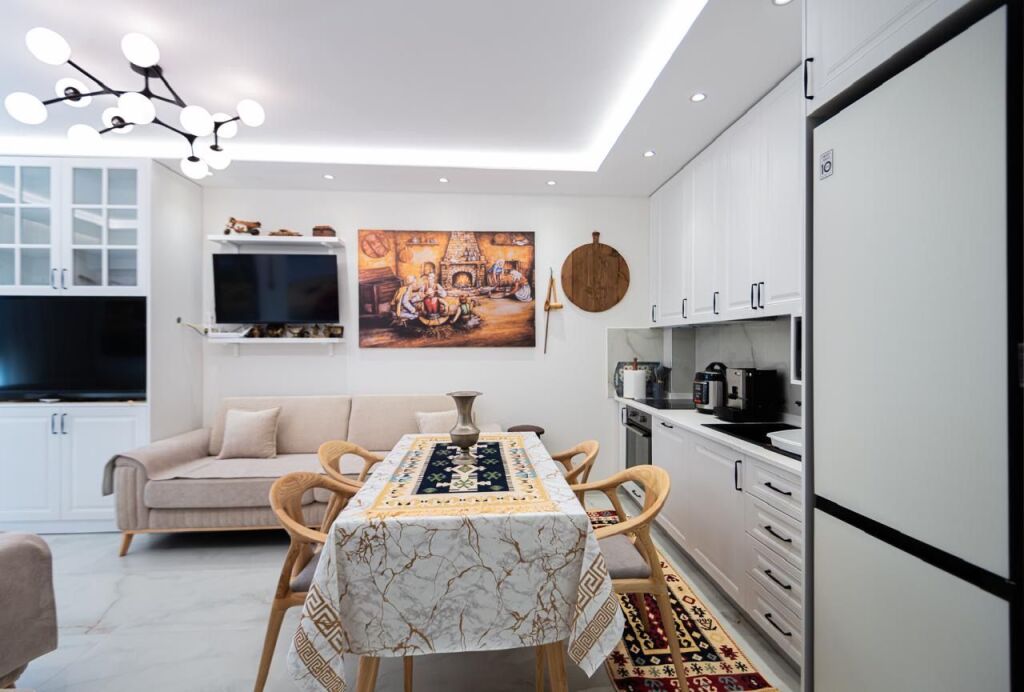 Vije e pare me detin ! Apartament 1+1 me qera ne Plazh