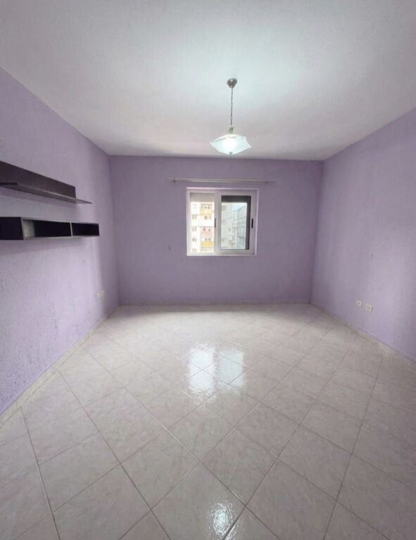 Shitet Apartament 3+1+2 Komuna Parisit 163 m2