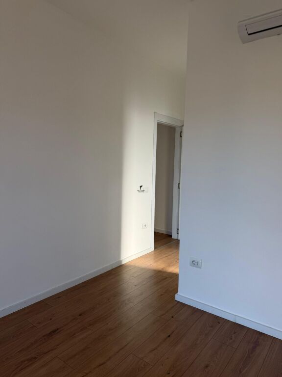 ZYRE ME QERA 100 M2 RRUGA E BARRIKADAVE 90.000 LEKE FH-98828