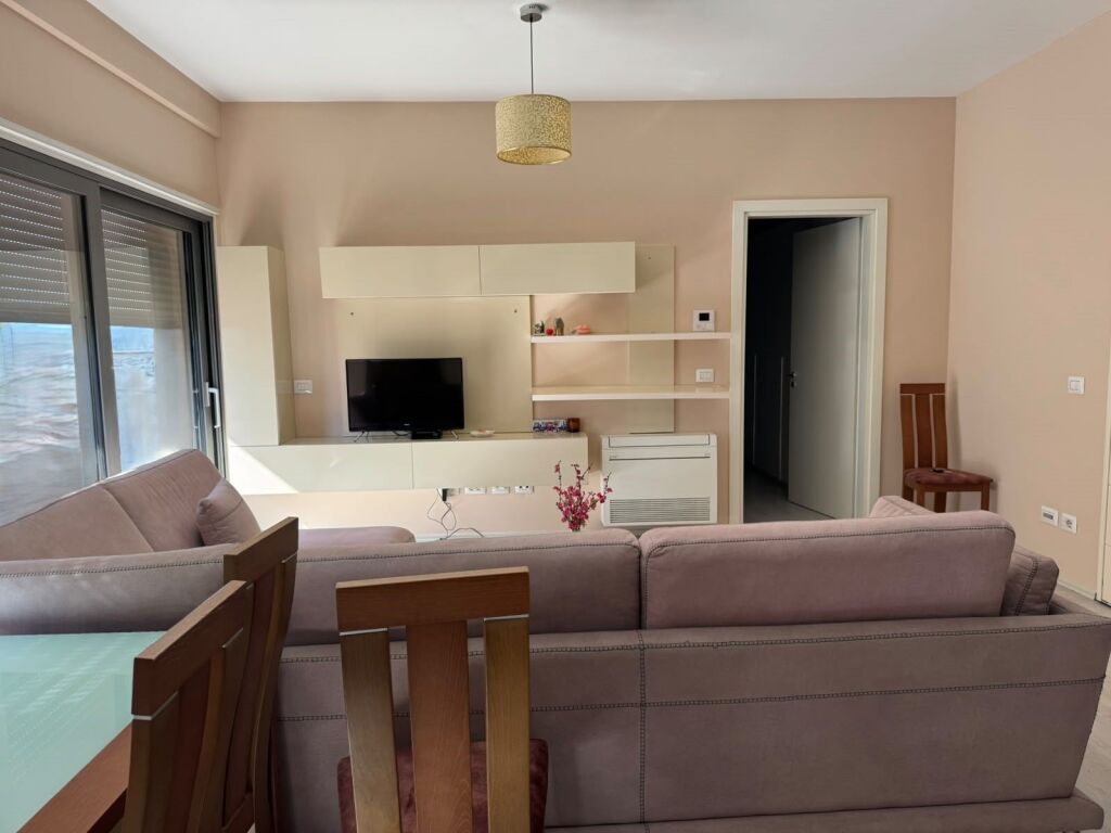 Jepet apartament 1+1 me qera ne zonen e Zogut te Zi prane Ring Center, Tirane. ID 5819