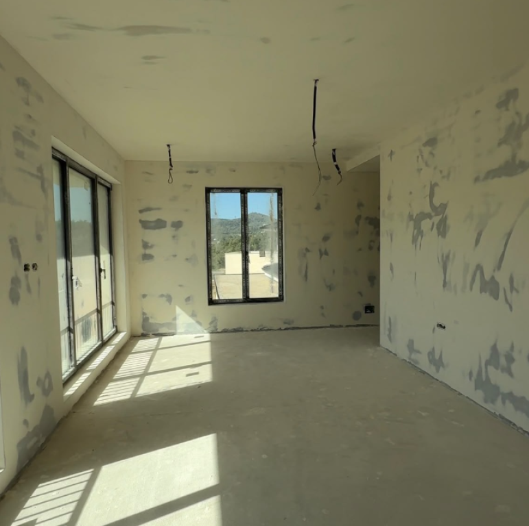 LUXURY VILLA FOR SALE | NEAR ROLLING HILLS, LUNDËR
