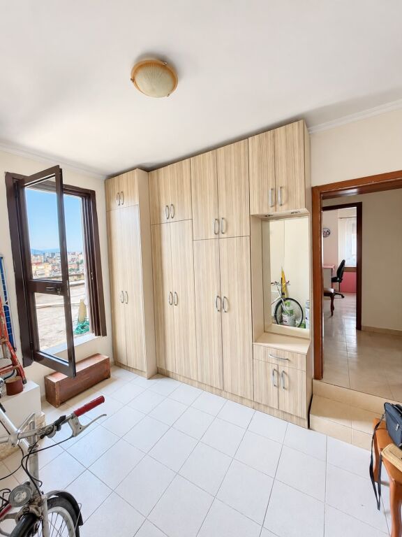 Appartamento 2+1 in affitto al Mercato Elettrico, Tirana ID 5821