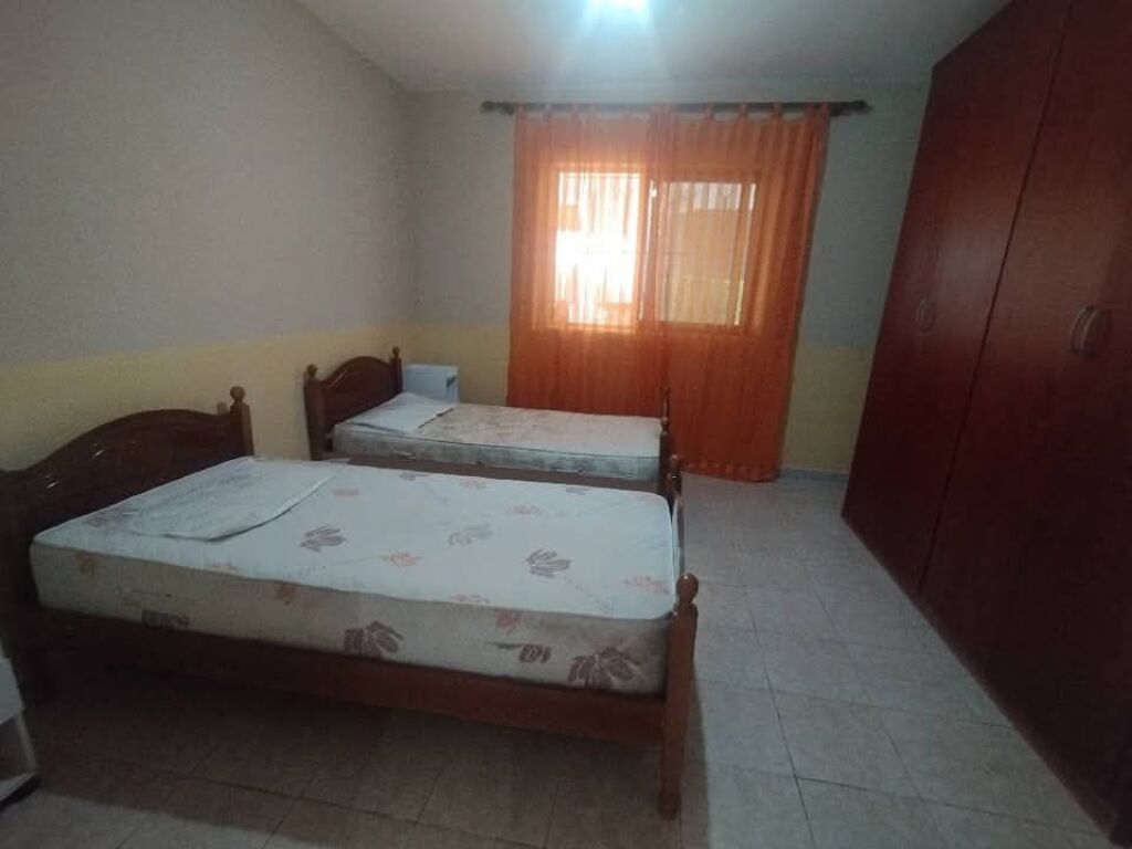 APARTAMENT 1+1 ME QERA vetem per studente (vajza) – KOMBINAT, TIRANE