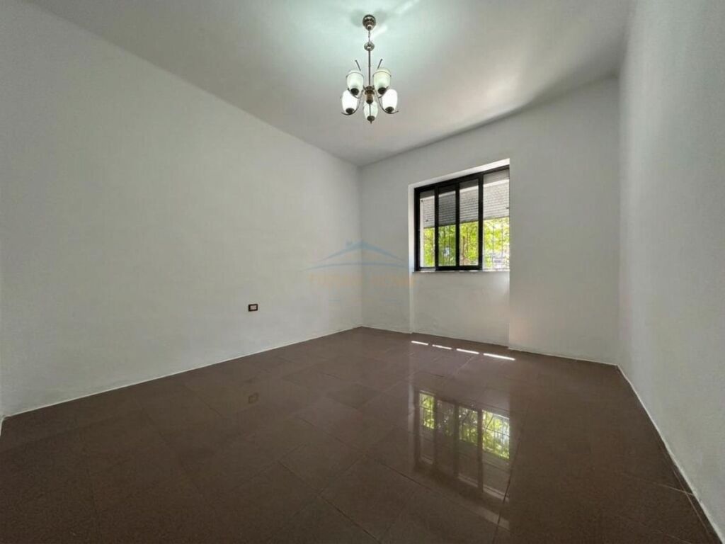 Qera, Ambient Biznesi, Rruga e Durresit, Tirane