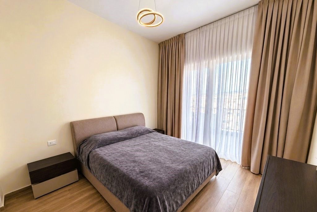 Per qira 1+1 +2 poste parkimi, Aura Kompleks, Laprake