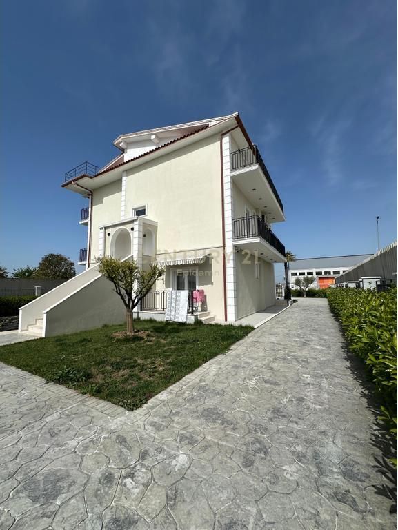 3-story villa for sale in Spitallë, Durrës