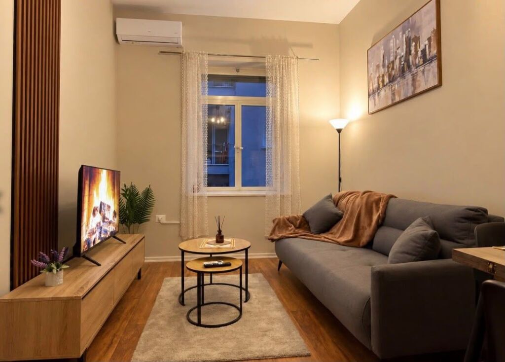 Apartament me qera 1+1 📍Bllok, pallatet Agimi,prane kafe Roma