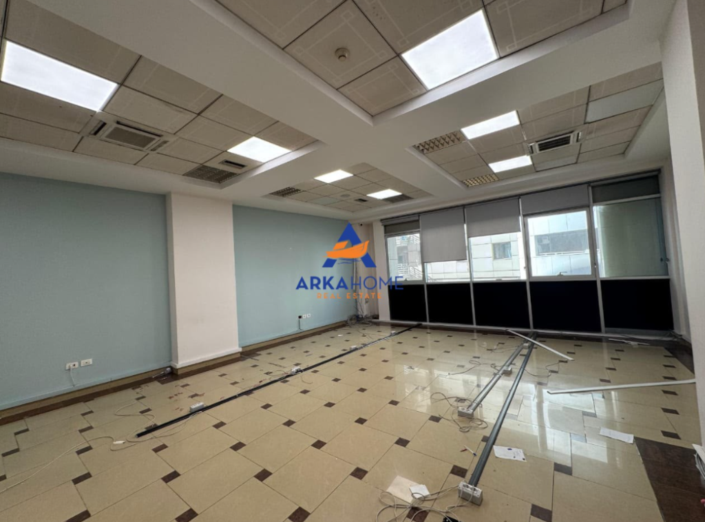 JEPET ME QERA ZYRE 105M2 "NE QËNDËR" 85.000 LEKE
