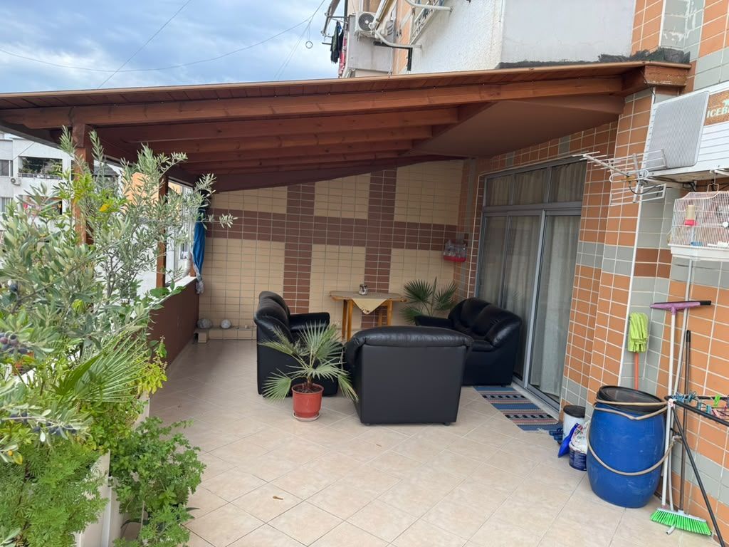 Jepet me qera Apartamenti 2+1 , Astir prane Bar Artistit 580 mije leke te vjetra