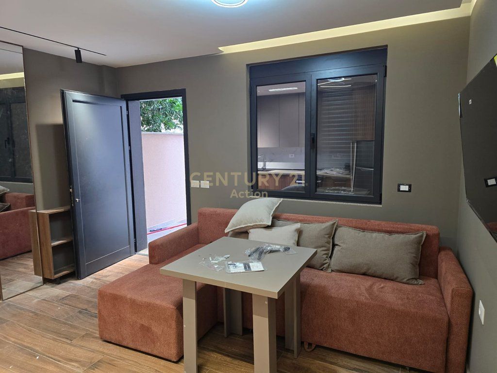 Vilë 3+3 Në Shitje në 21 Dhjetori, Rruga Muhamet Gjollesha, Tiranë - 1,570,000€ | 208 m² 1,570,000 €