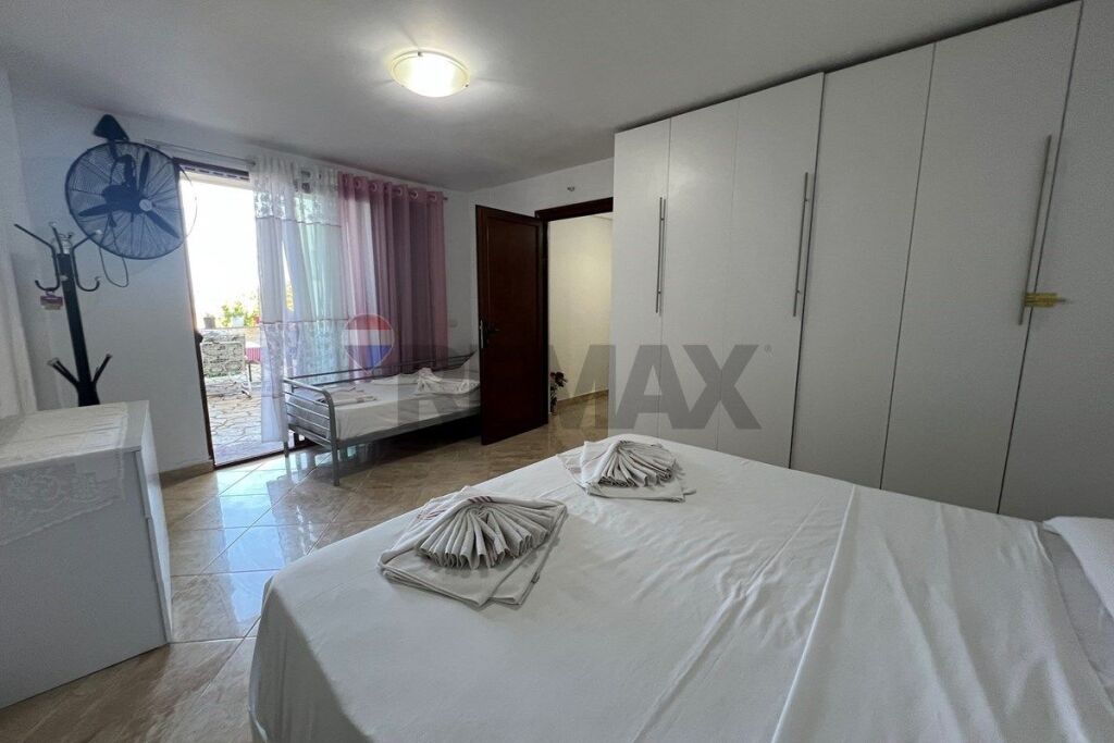 🏡 VILË ME QIRA VJETORE – PËRBALLË MARINA BAY, VLORË!