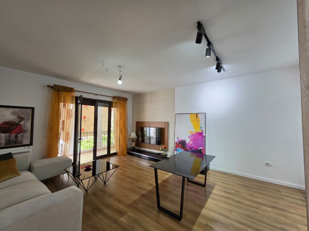 Jepet apartament 2+1+2+2 Poste Parkimi me qira tek 21 Dhjetori , prane Bar Oslo , Rruga e Kavajes .