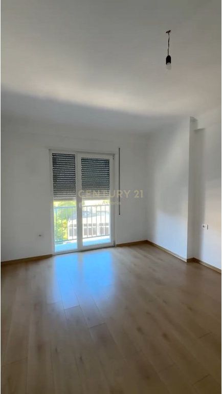 SHITET APARTAMENT 1+1 ME VERANDE NE INSTITUT astoria152223