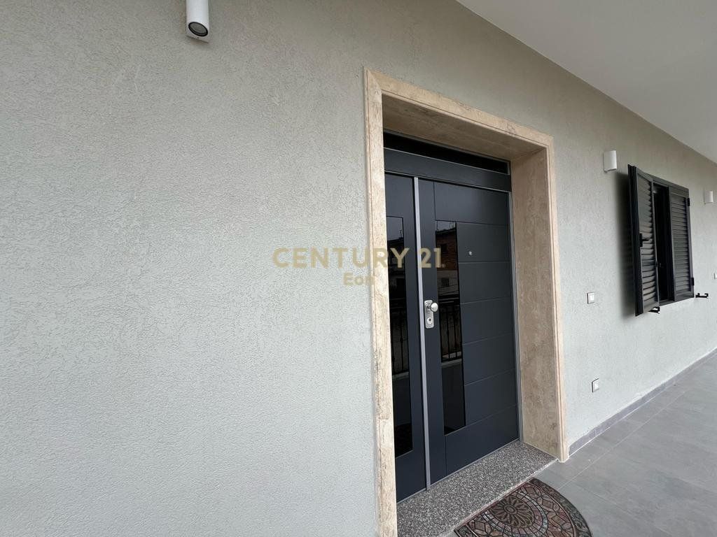 PRIVATE HOUSE FOR SALE, NEAR THE "EFTALI KOCI" SCHOOL, DURRES !