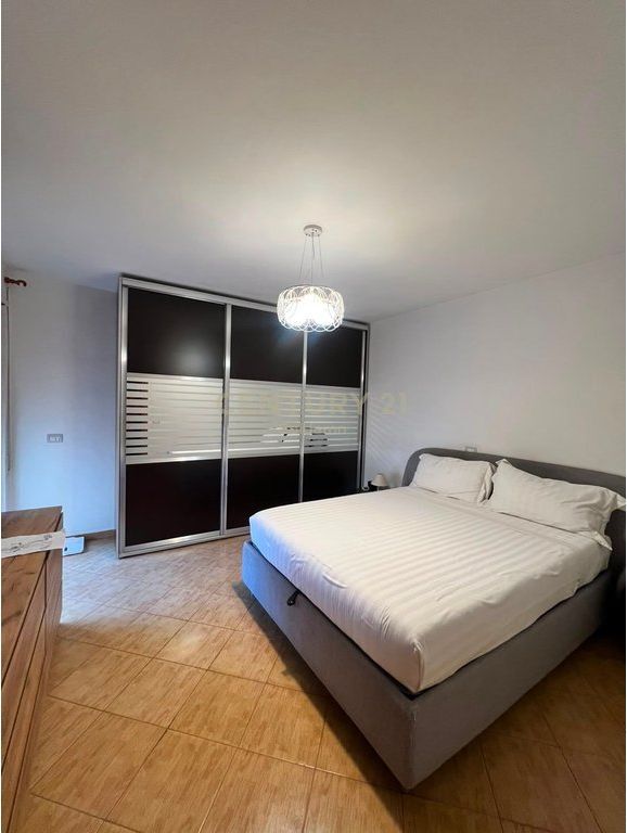 Shesim Apartament 2+1+2+3 ballkone në Lagjen Nr. 1, Durrës