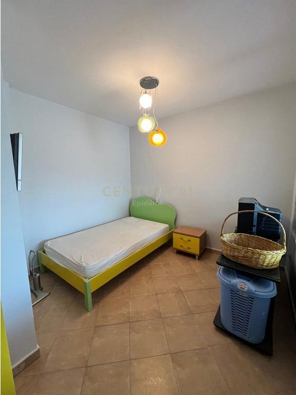 Shitet Apartament 3+1+2 ballkone , vije e pare bregdetare ne Malin e Robit!