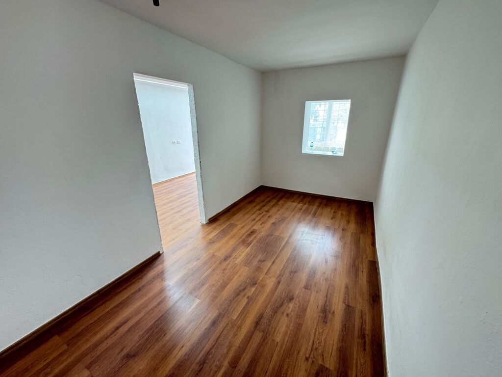 Shitet Apartament 1+1