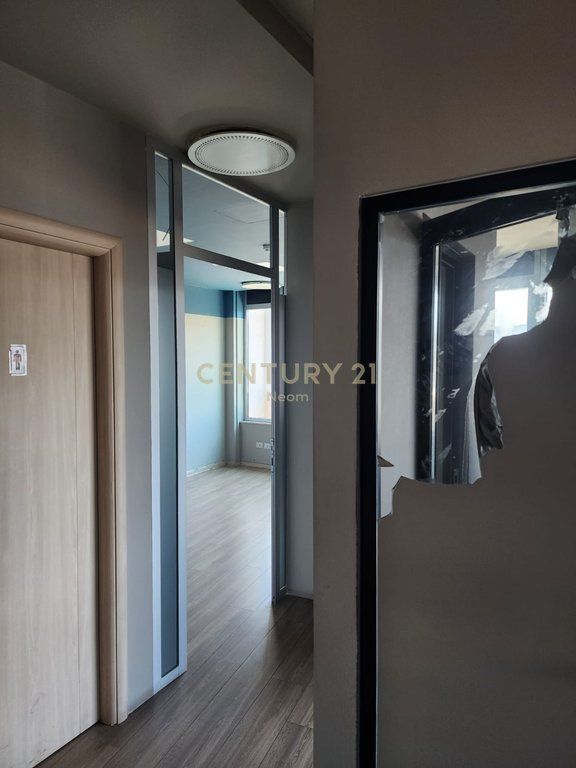 Ambient Komercial me Qira 230m2, Rruga e Kavajes