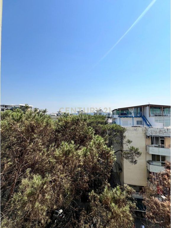 Shitet Apartament 3+1+2 ballkone , vije e pare bregdetare ne Malin e Robit!