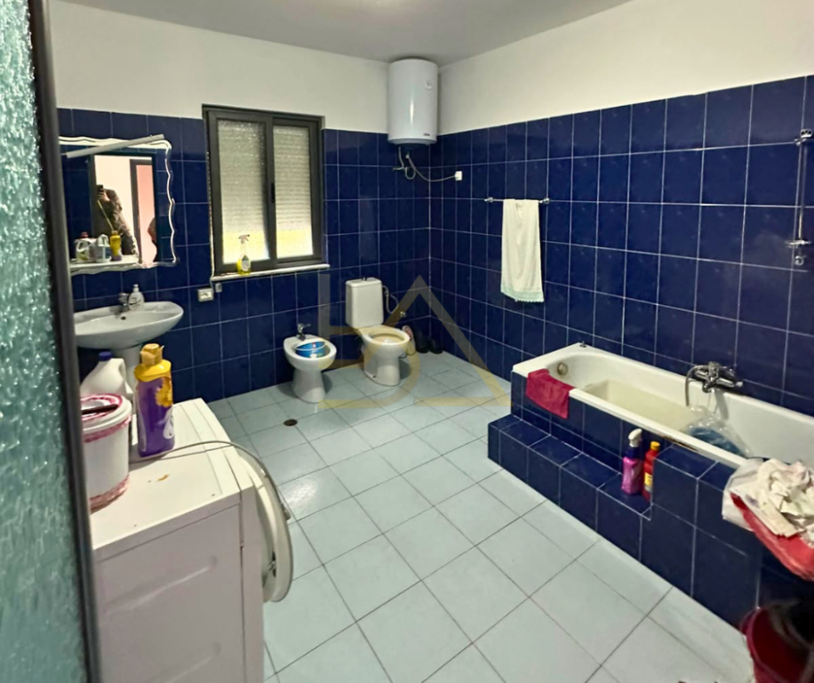 SHITET VILË 3-KATËSHE – FRESK, TIRANË