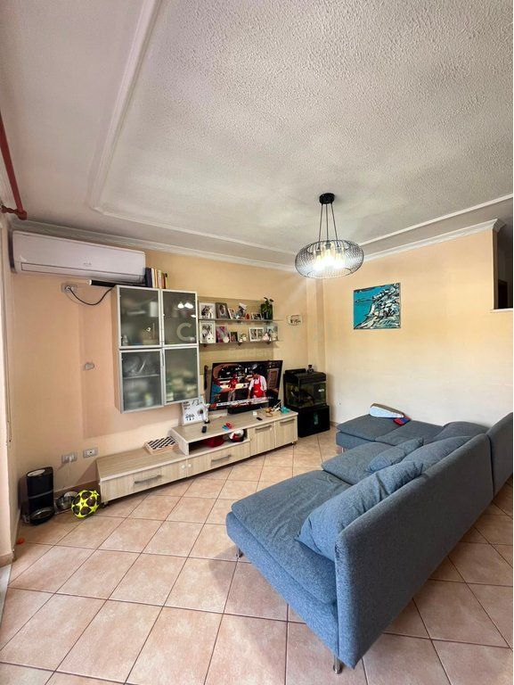 Shesim Apartament 2+1+2+3 ballkone në Lagjen Nr. 1, Durrës