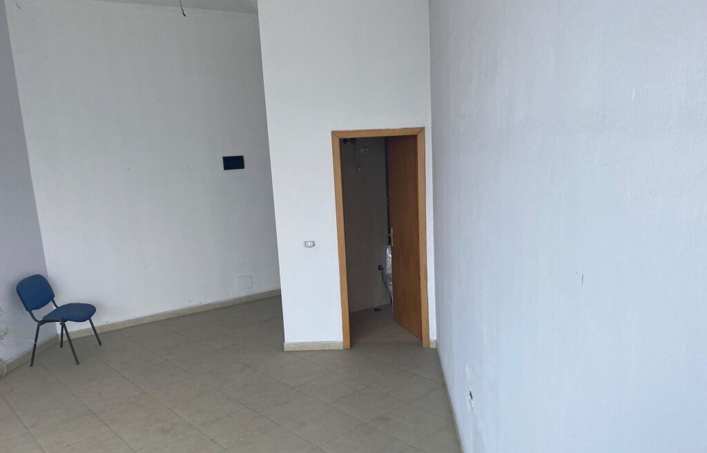 Qera | Ambjent Biznesi | Rruga Dritan Hoxha | 750 €/muaj