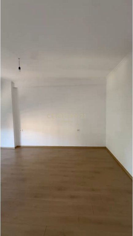 SHITET APARTAMENT 1+1 ME VERANDE NE INSTITUT astoria152223