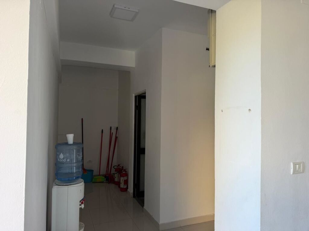 Rent | Ambjent Biznesi | Rruga e Dibrës | 2000 €/month