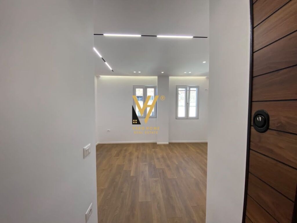 SHITET GAZONIERE 28 M2 TE MOZAIKU 98.000 EURO