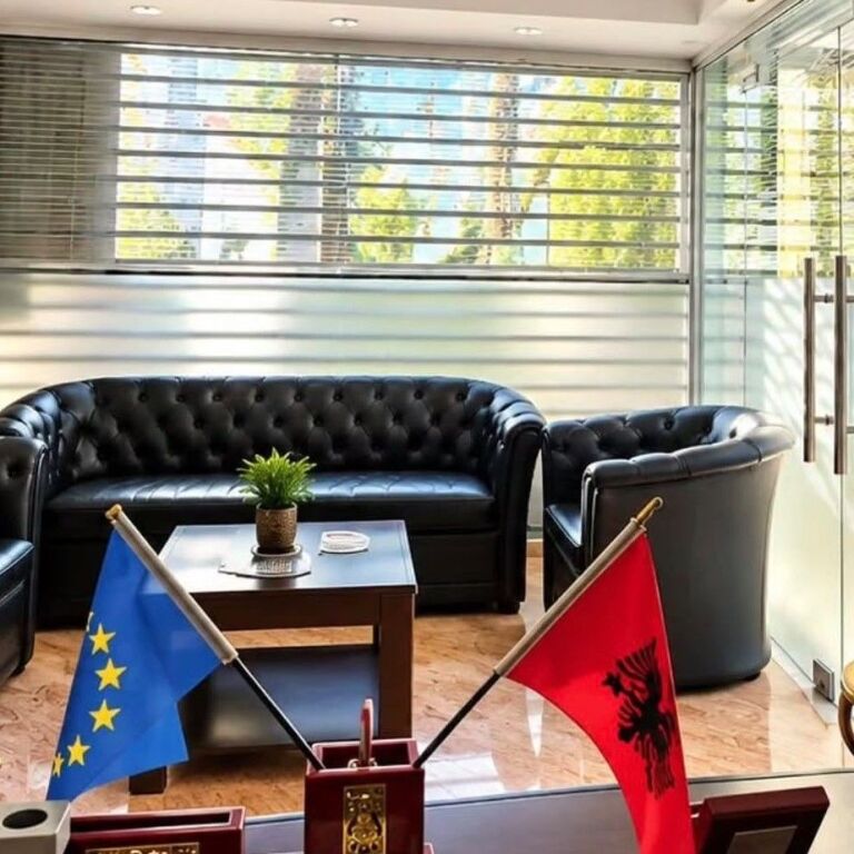 🏢✨ SHOP FOR SALE IN BLLOK – TIRANA ✨  
