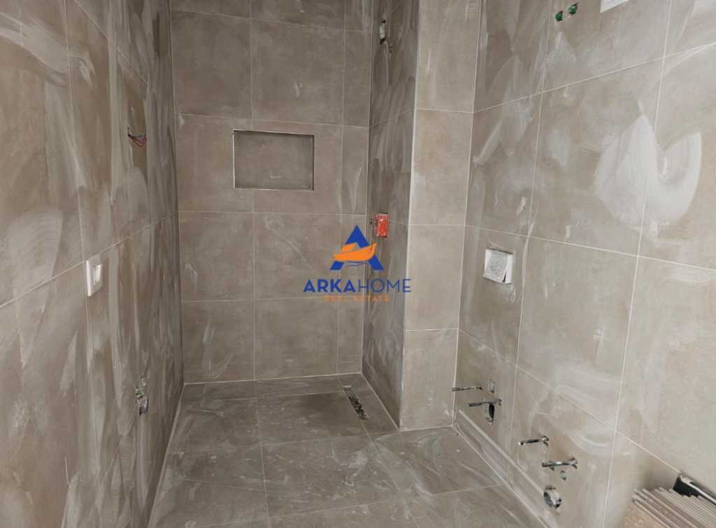 1+1 APARTMENT FOR SALE + BALCONY "OPPOSITE CASA ITALIA, TIRANA NEW ENTRY" 9700000 LEKE