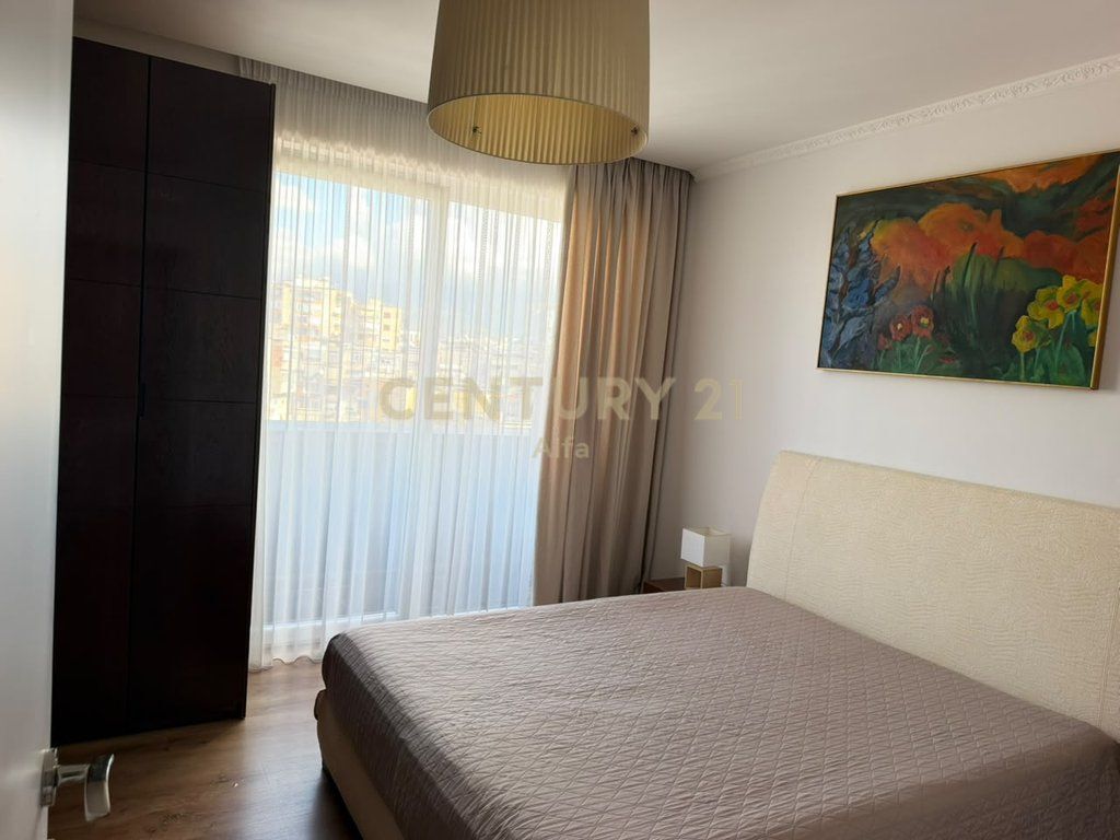Kepet me qira apartament 1+1 ne Qender te Tiranes.