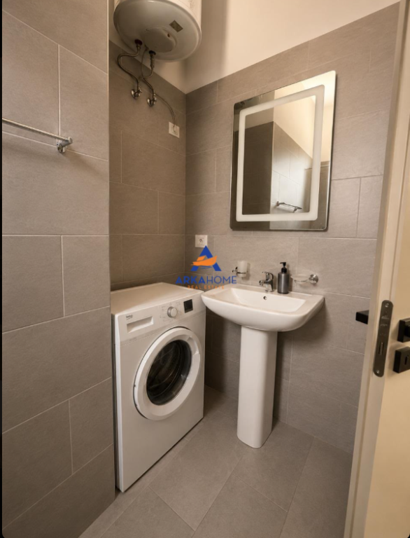 JEPET APARTAMENT ME QERA 1+1+BALLKON "ZOGU I ZI" 60.000 LEKE