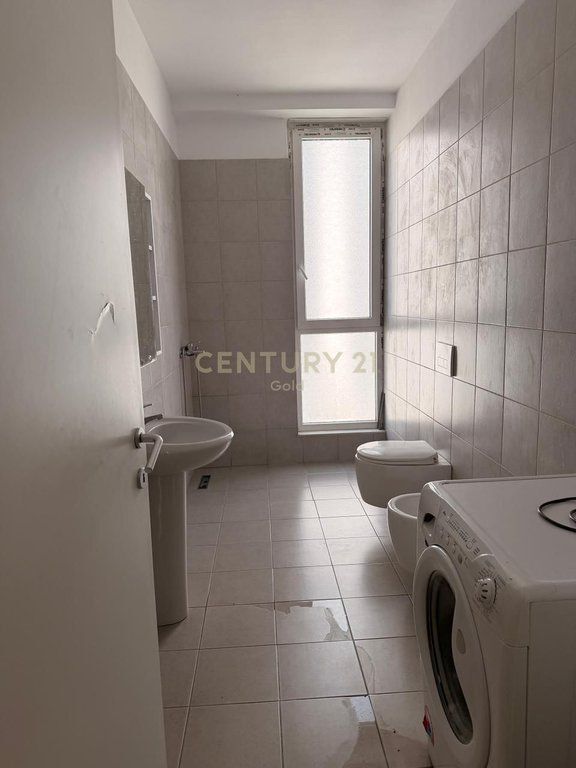 2+1+2 Apartment with Balcony for Rent at the New Boulevard, Tirana - 50,000 Lekë | 120 m²