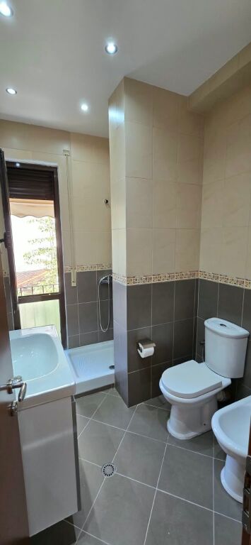 📌 APPARTAMENTO IN AFFITTO 2+1+2 VERANDA + 2 POSTI AUTO - VIA KAVAJËS